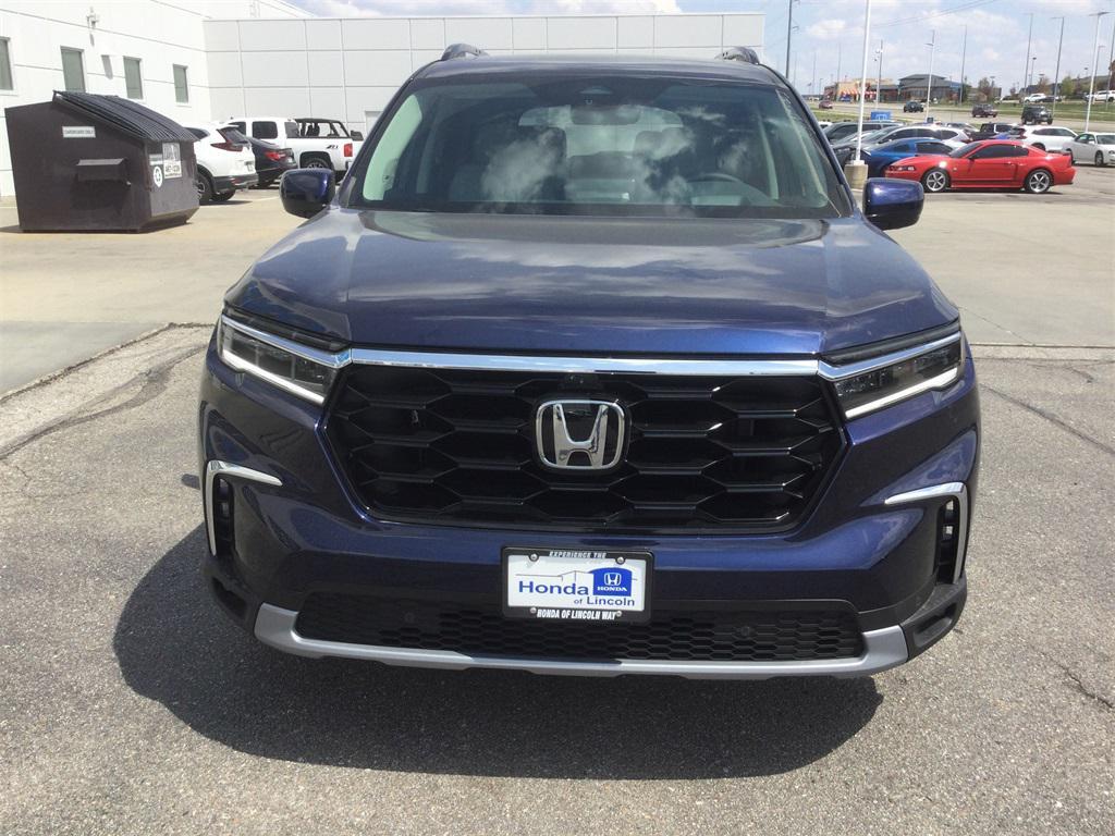 new 2025 Honda Pilot car, priced at $54,575