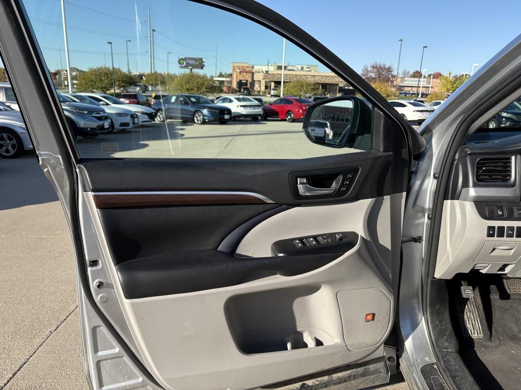 used 2016 Toyota Highlander car, priced at $23,700