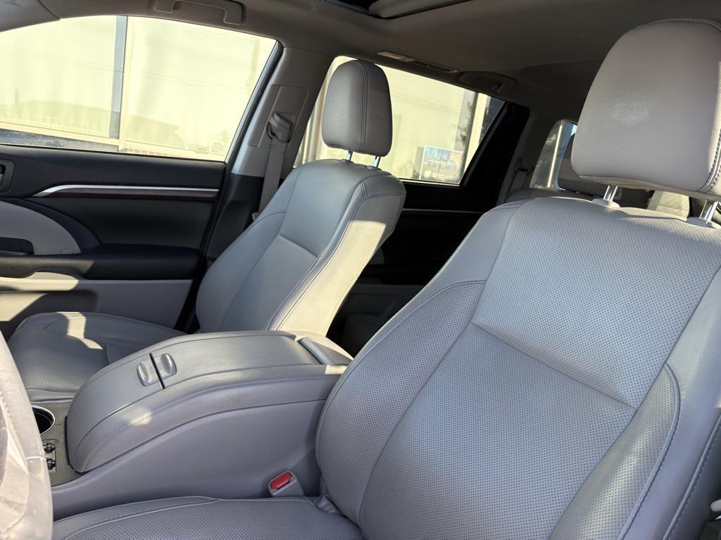 used 2016 Toyota Highlander car, priced at $23,700