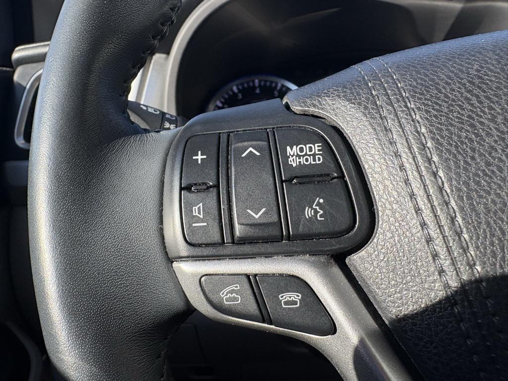 used 2016 Toyota Highlander car, priced at $23,700