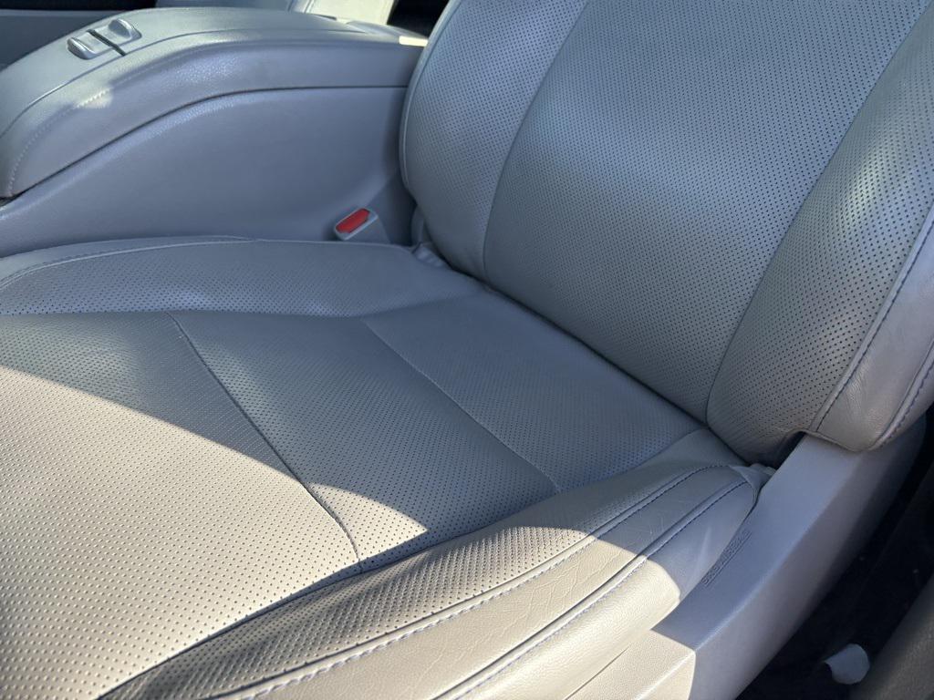 used 2016 Toyota Highlander car, priced at $23,700