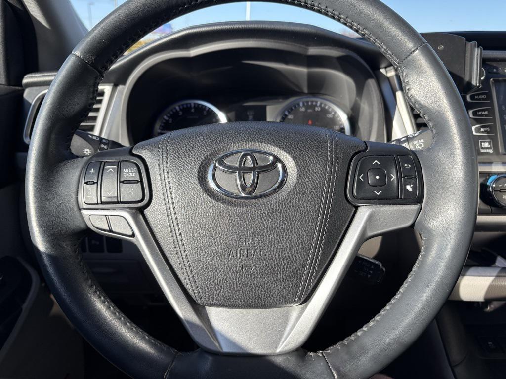 used 2016 Toyota Highlander car, priced at $23,700