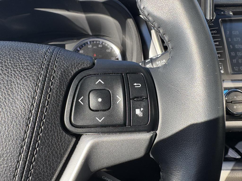 used 2016 Toyota Highlander car, priced at $23,700