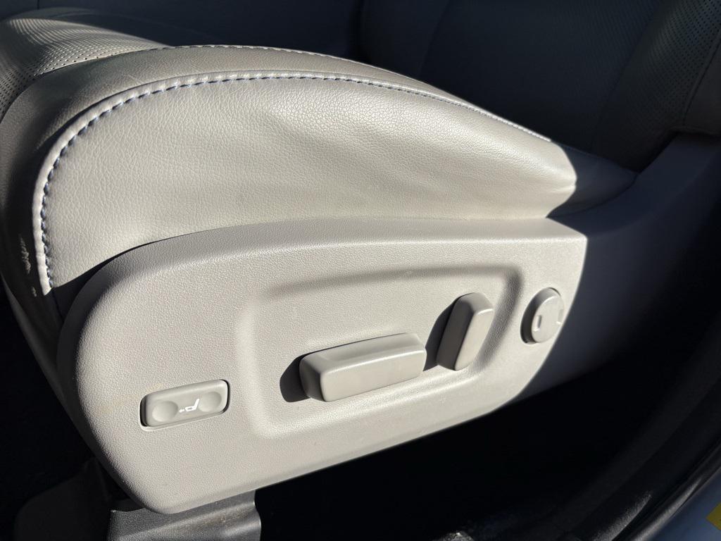 used 2016 Toyota Highlander car, priced at $23,700