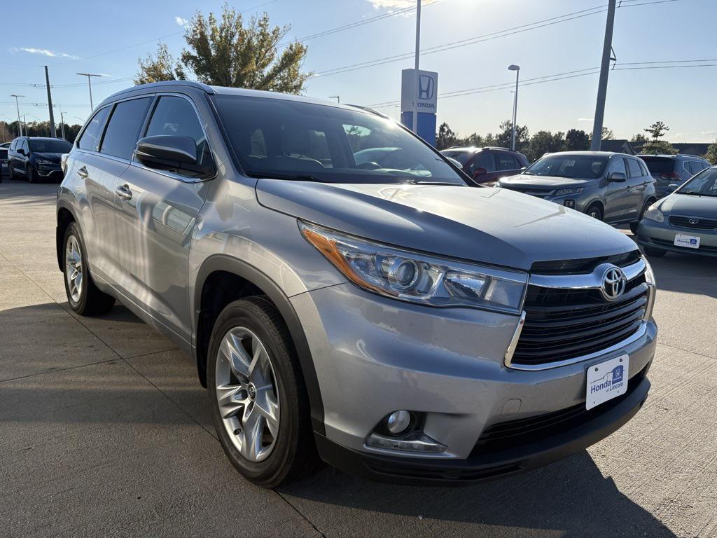 used 2016 Toyota Highlander car, priced at $23,700