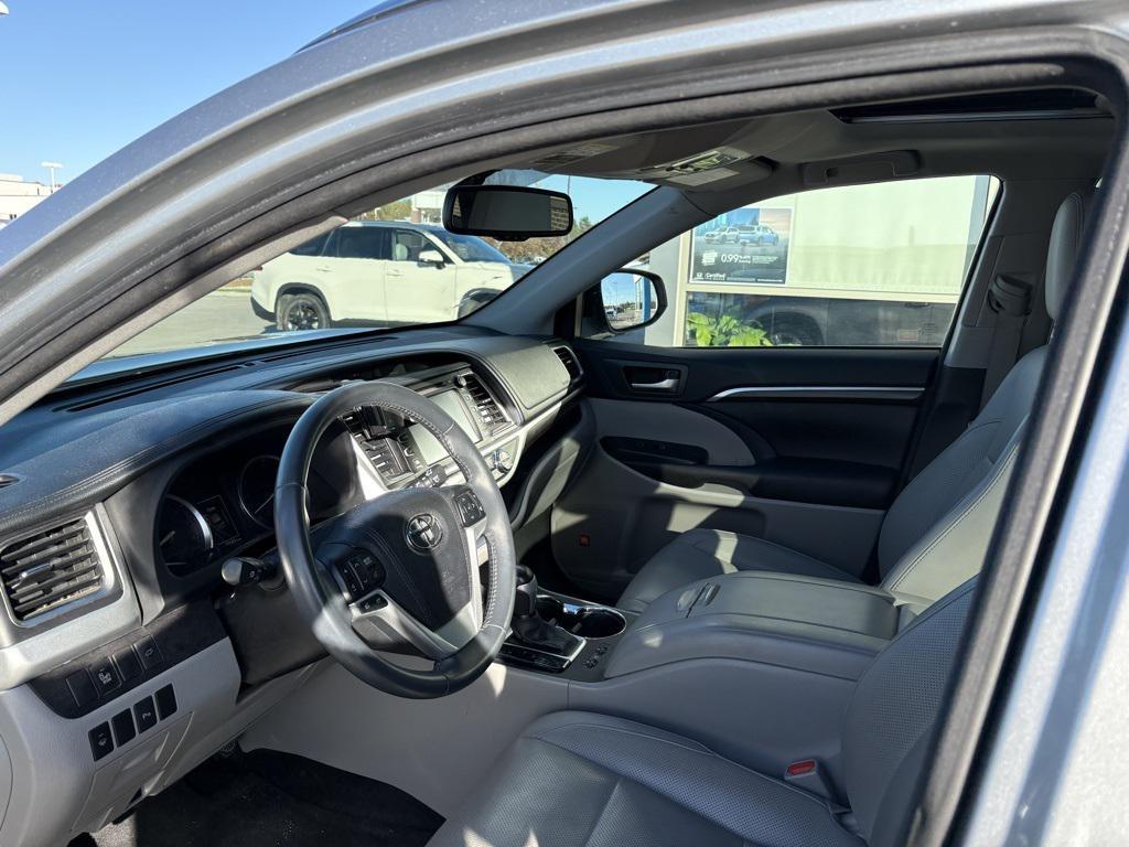 used 2016 Toyota Highlander car, priced at $23,700