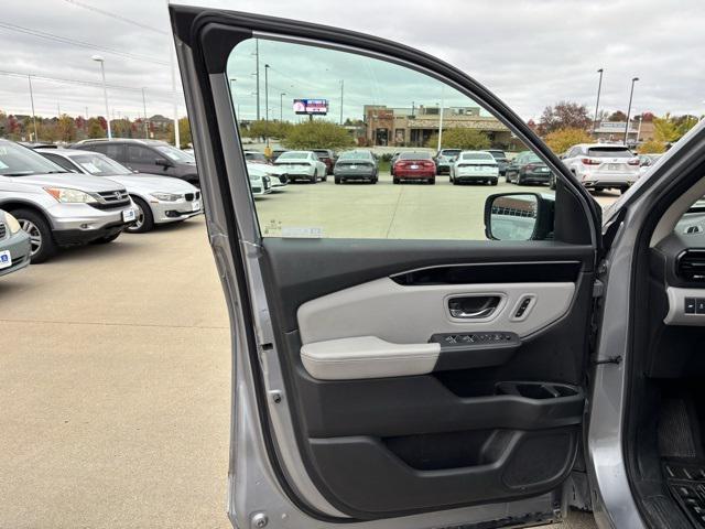 used 2023 Honda Pilot car, priced at $35,591