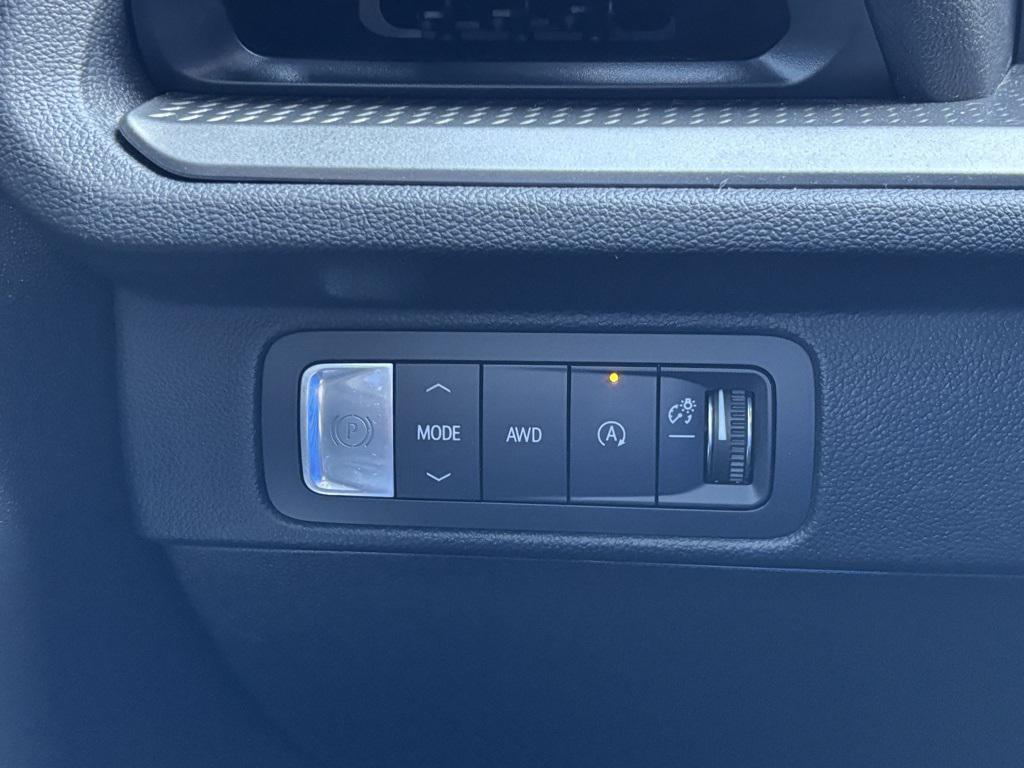 used 2024 Chevrolet Traverse car, priced at $42,731