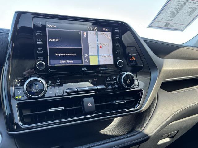 used 2020 Toyota Highlander car, priced at $30,971