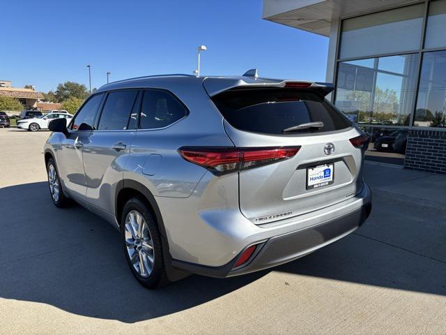 used 2020 Toyota Highlander car, priced at $30,971