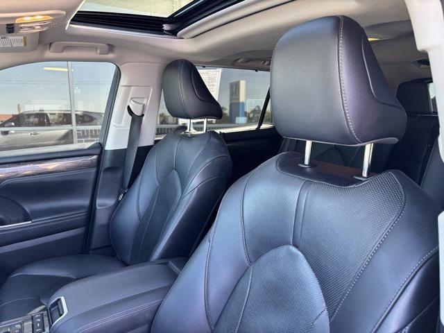 used 2020 Toyota Highlander car, priced at $30,971