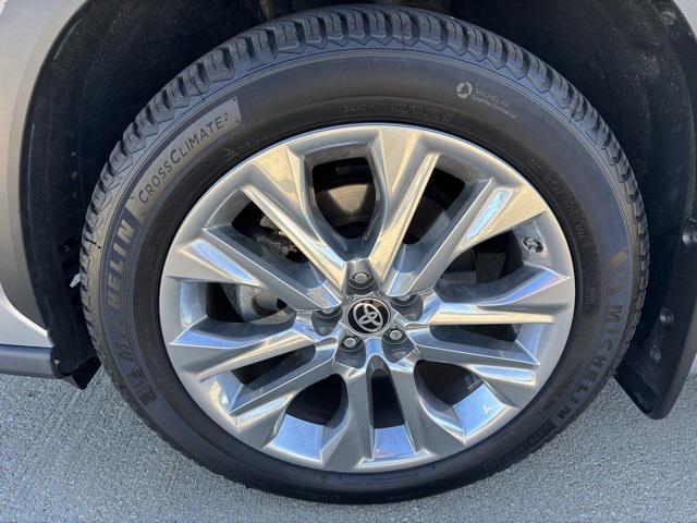 used 2020 Toyota Highlander car, priced at $30,971