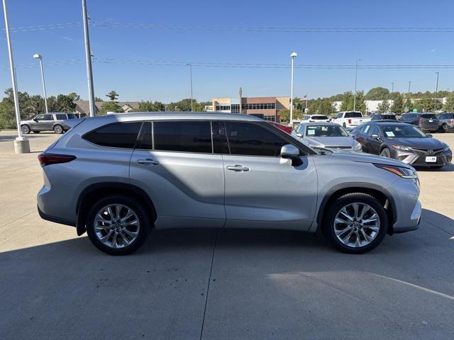 used 2020 Toyota Highlander car, priced at $30,971