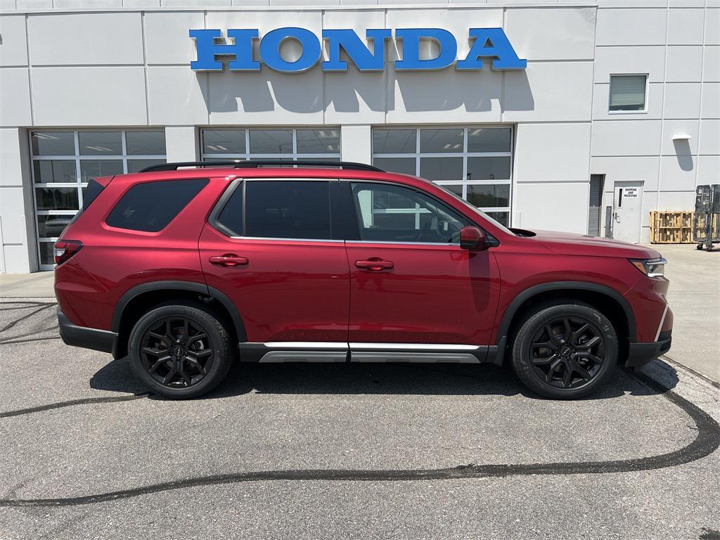 new 2025 Honda Pilot car, priced at $49,569
