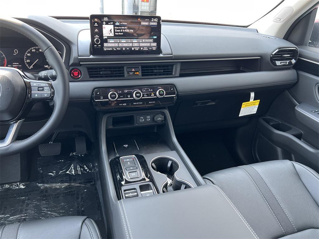 new 2025 Honda Pilot car, priced at $49,569