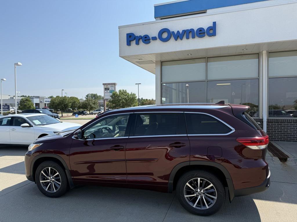 used 2018 Toyota Highlander car, priced at $23,700
