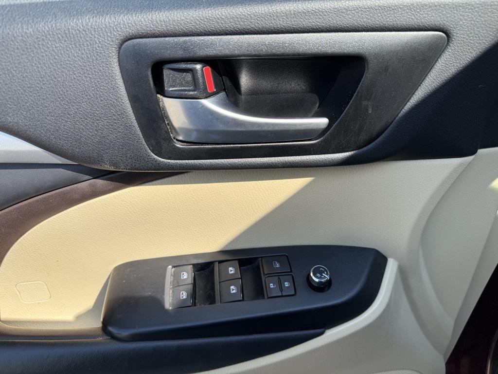 used 2018 Toyota Highlander car, priced at $23,700