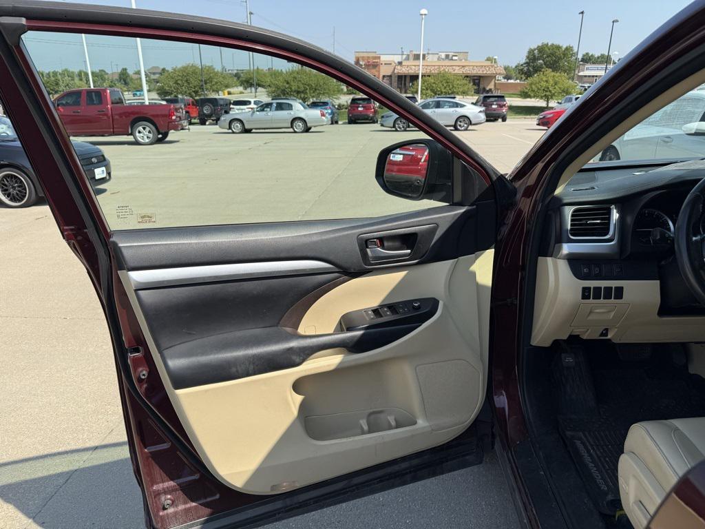 used 2018 Toyota Highlander car, priced at $23,700
