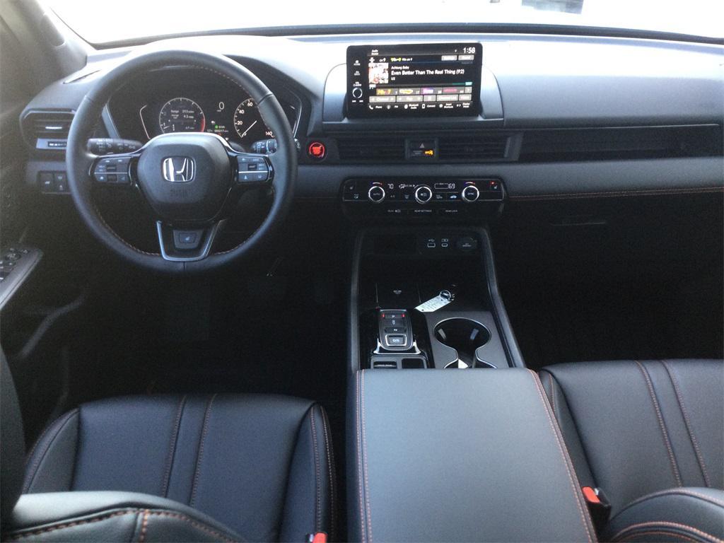 new 2025 Honda Pilot car, priced at $51,350