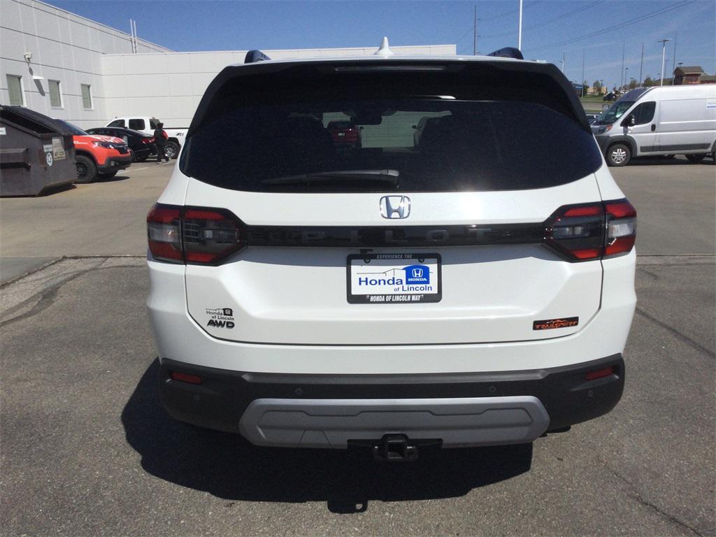 new 2025 Honda Pilot car, priced at $51,350