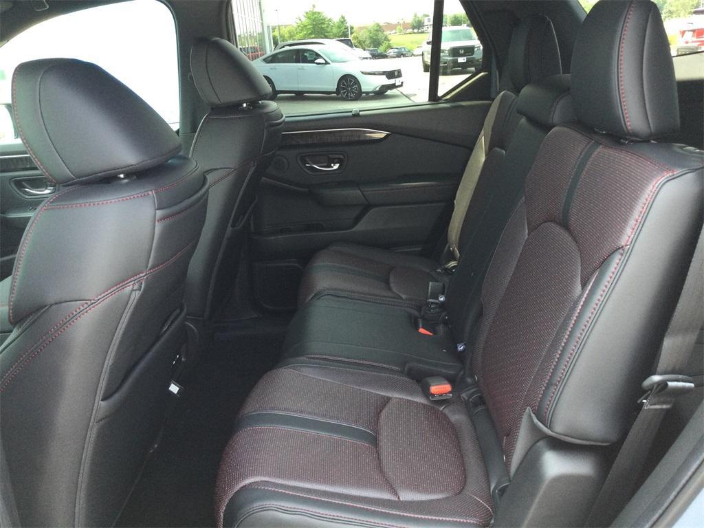 new 2025 Honda Pilot car, priced at $56,075