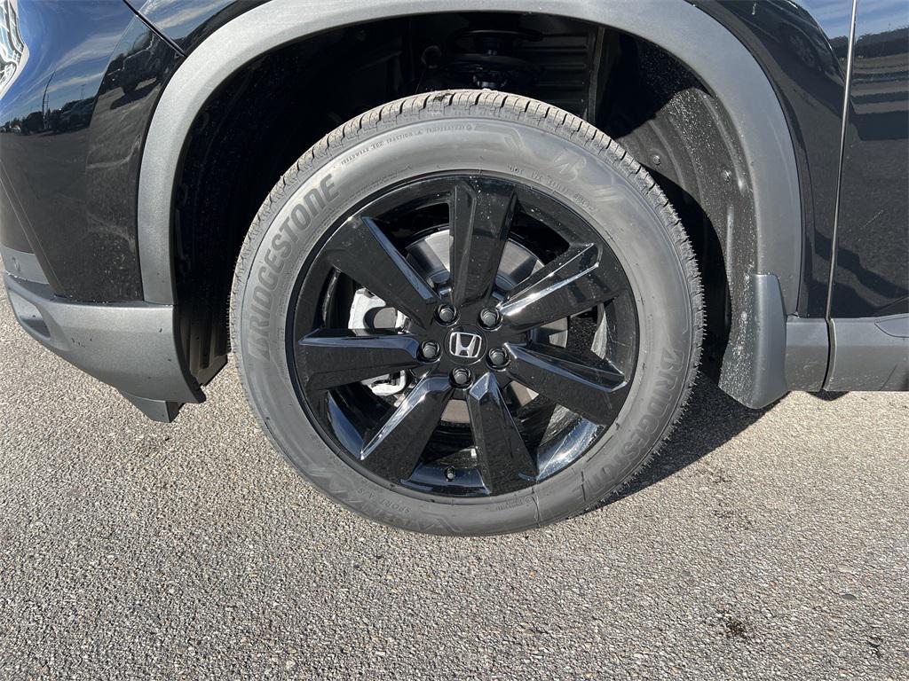 new 2025 Honda Pilot car, priced at $56,075