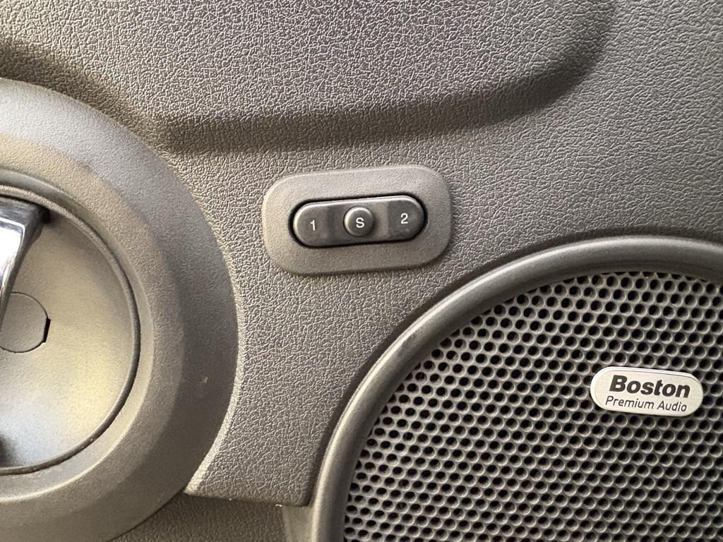 used 2010 Jeep Commander car, priced at $10,900