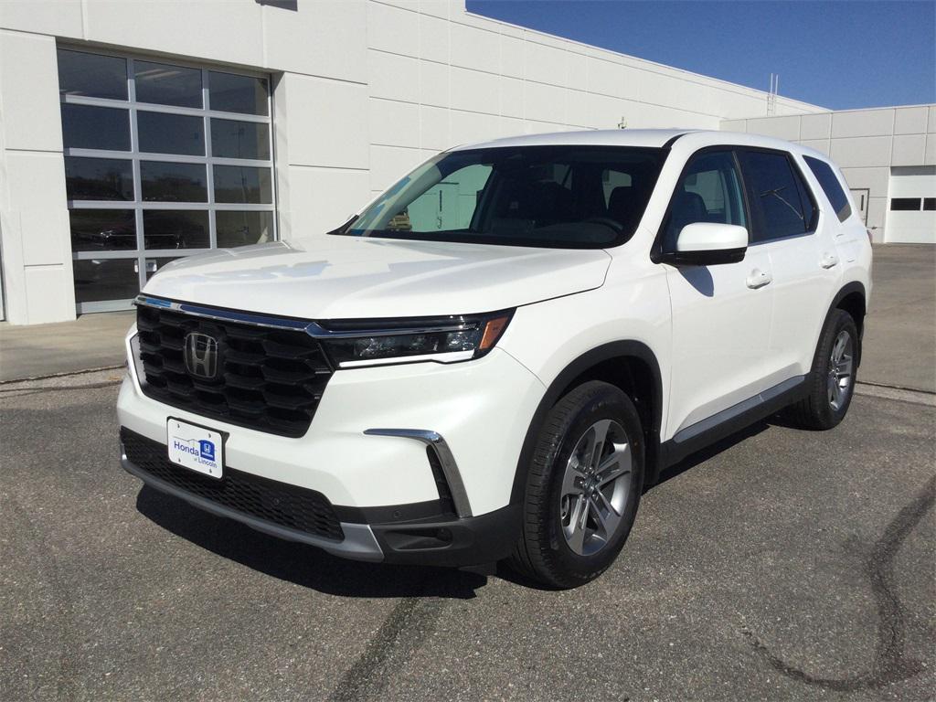 new 2025 Honda Pilot car, priced at $47,550