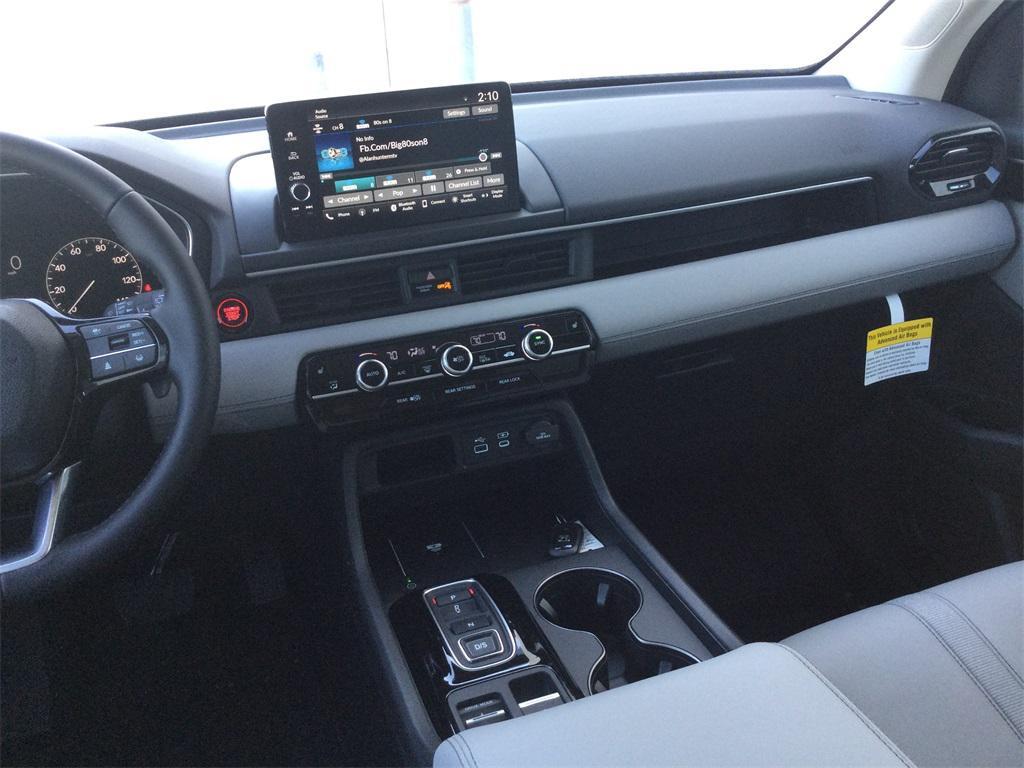 new 2025 Honda Pilot car, priced at $47,550
