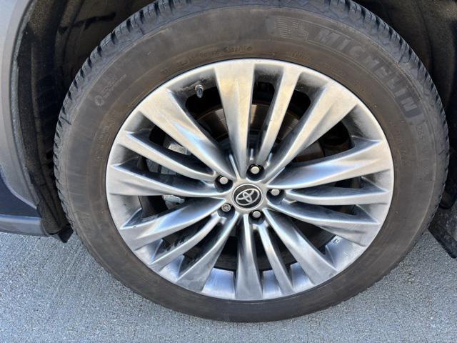 used 2021 Toyota Highlander car, priced at $34,971
