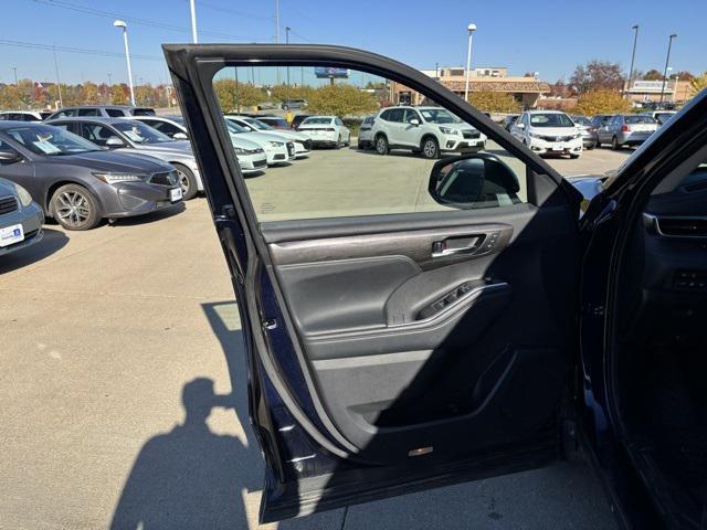 used 2021 Toyota Highlander car, priced at $34,971