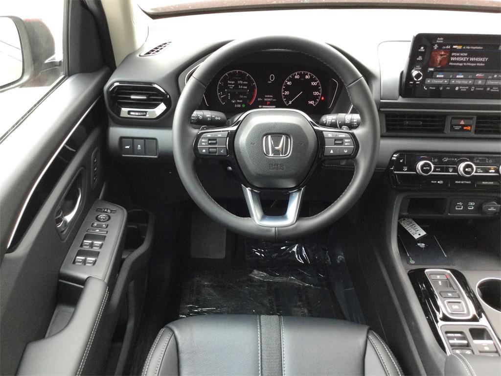 new 2025 Honda Pilot car, priced at $45,421