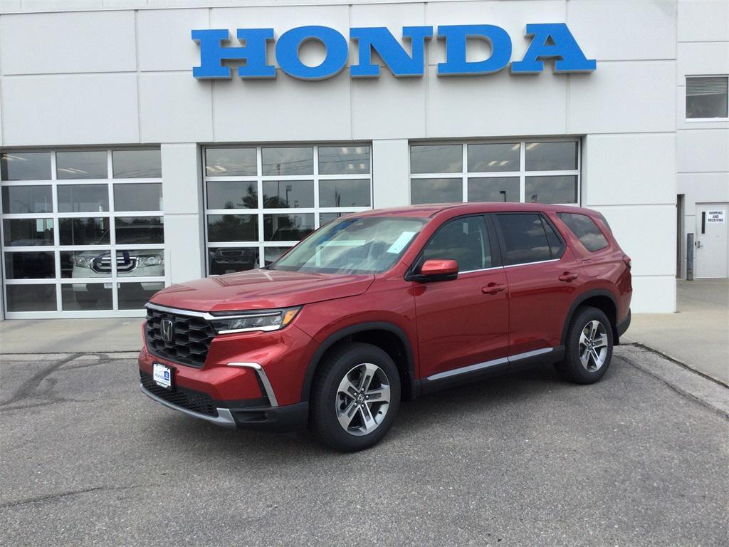 new 2025 Honda Pilot car, priced at $45,421