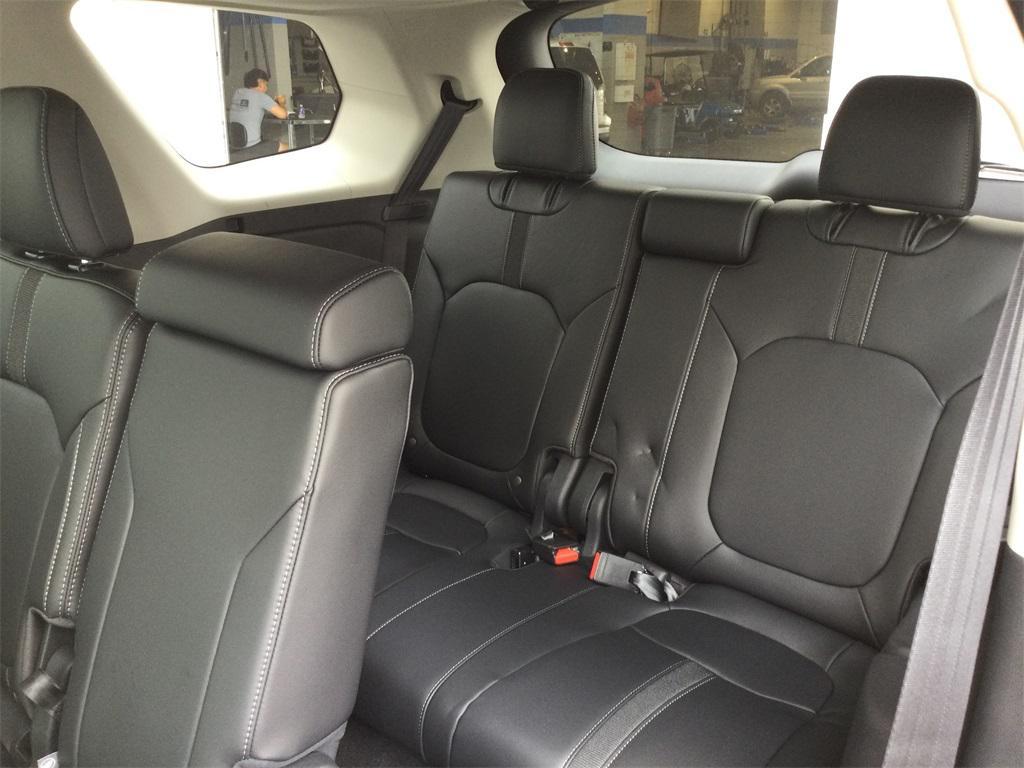 new 2025 Honda Pilot car, priced at $45,421