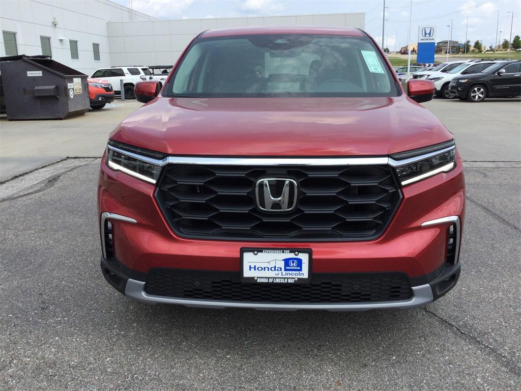 new 2025 Honda Pilot car, priced at $45,421