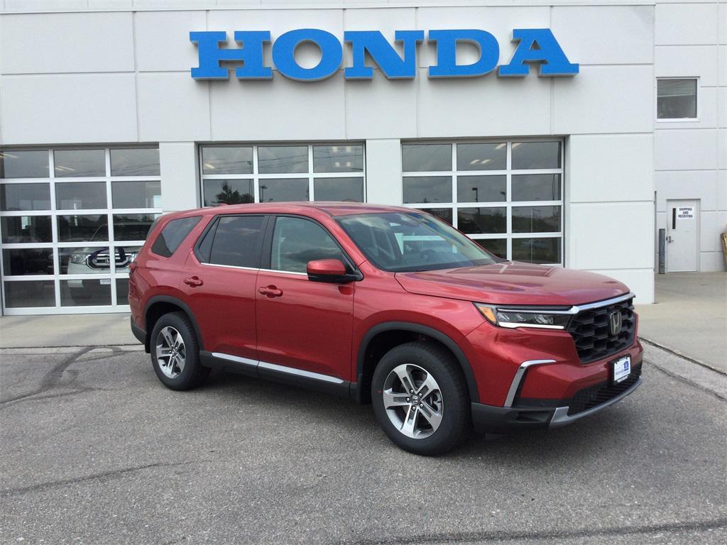 new 2025 Honda Pilot car, priced at $45,421