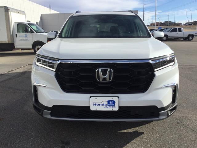 new 2025 Honda Pilot car, priced at $54,985