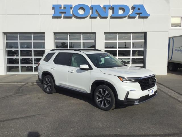 new 2025 Honda Pilot car, priced at $54,985