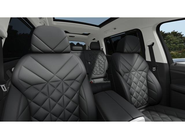 new 2025 BMW X7 car, priced at $92,700