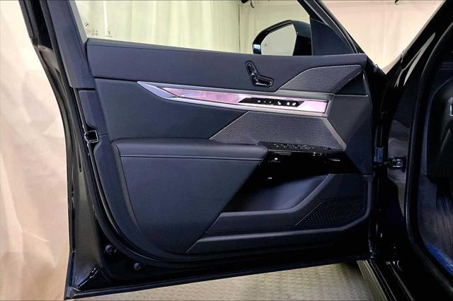 new 2025 BMW 760 car, priced at $128,325