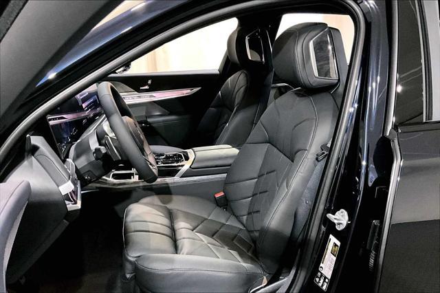 new 2025 BMW 760 car, priced at $128,325
