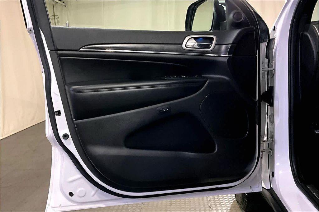 used 2021 Jeep Grand Cherokee car, priced at $23,787