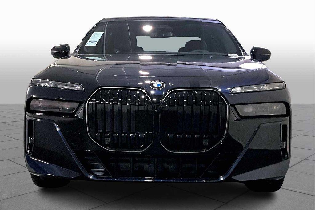 new 2025 BMW 760 car, priced at $132,525