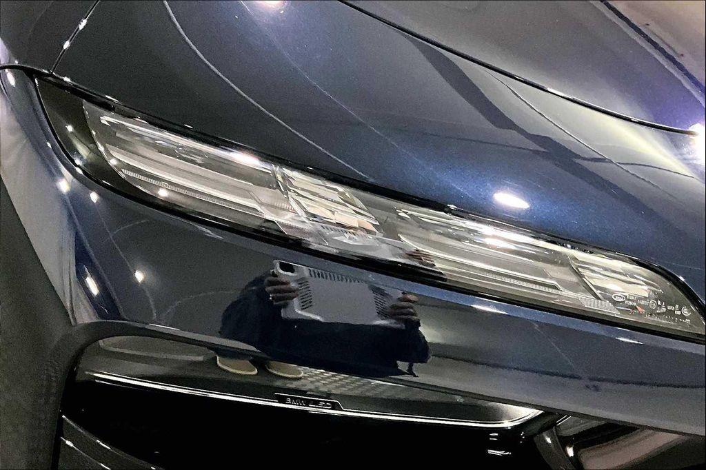 new 2025 BMW 760 car, priced at $132,525