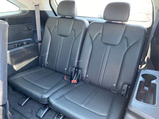 used 2025 Kia Sorento car, priced at $31,500
