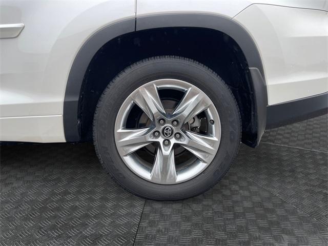 used 2018 Toyota Highlander Hybrid car, priced at $33,102