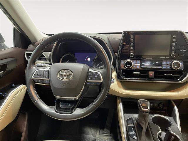 used 2020 Toyota Highlander car, priced at $27,870