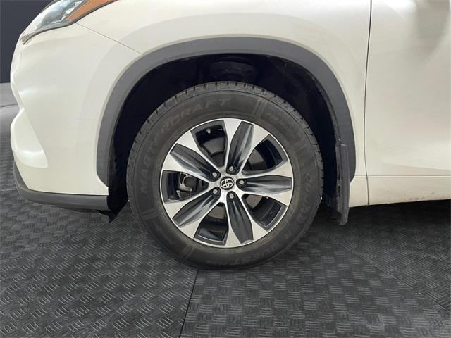 used 2020 Toyota Highlander car, priced at $27,870