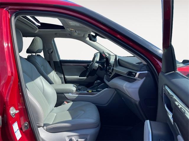 used 2020 Toyota Highlander car, priced at $28,055