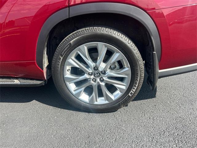 used 2020 Toyota Highlander car, priced at $29,069